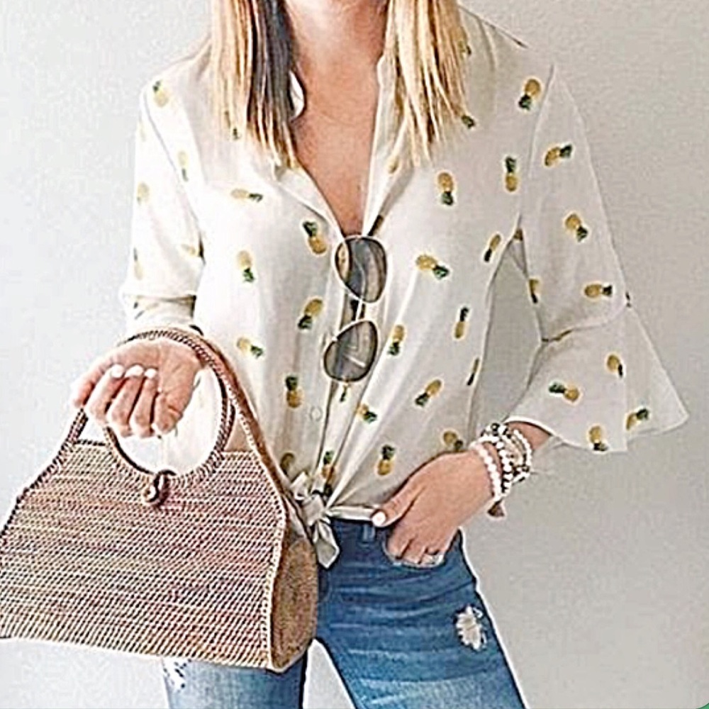 ✨HP✨LUSH 3/4 Length Bell Sleeve Blouse✨